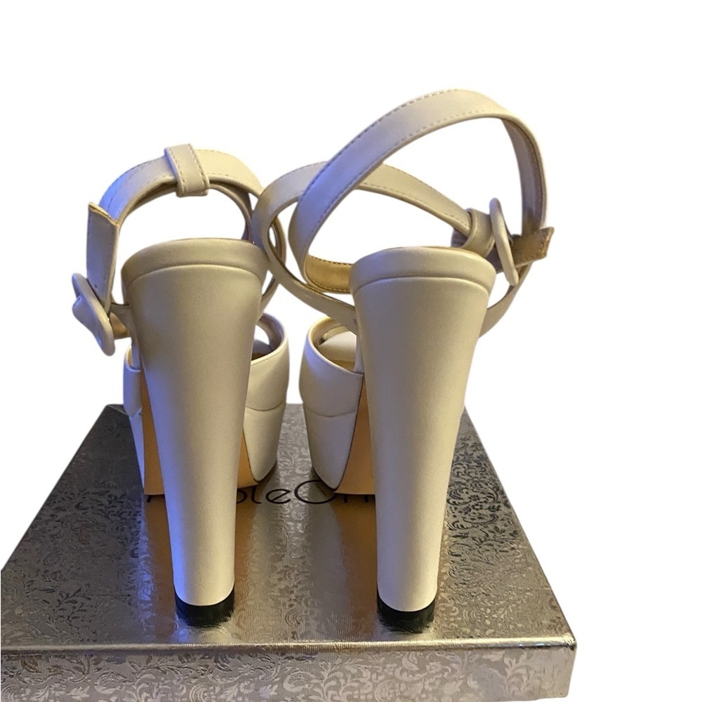 New Noble Only Cream Platform Heels Diva Living Doll 6 “ Tall - Picture 5 of 12